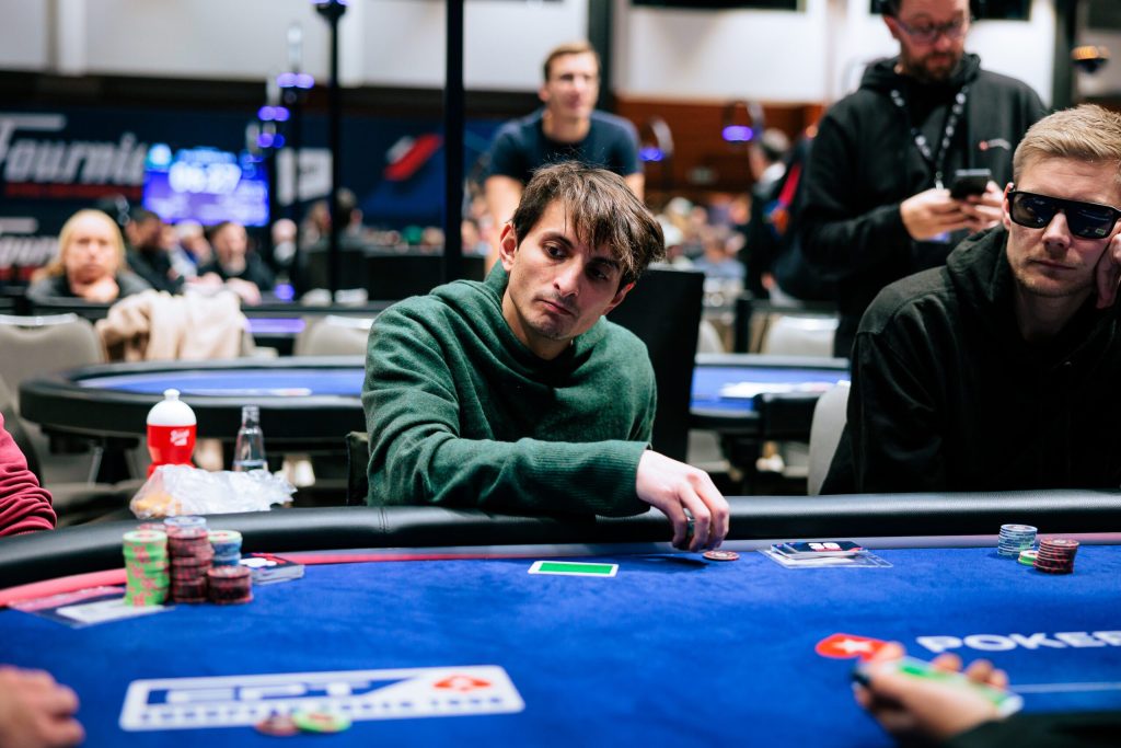 découvrez les coups essentiels pour gagner au poker et améliorez vos stratégies afin de dominer vos adversaires à chaque partie.